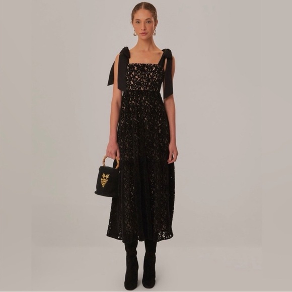 Elegant Black Lace Dress - Picture 2 of 9